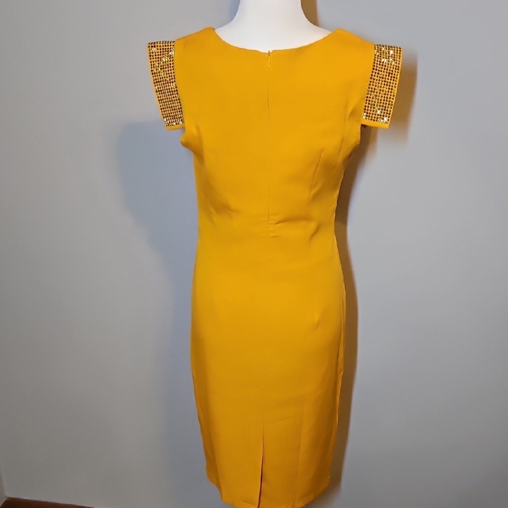 Elegant Yellow Dress with Gold Accents - Picture 6 of 11